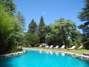 galeria-de-fotos-jardin-y-pileta-san-huberto-nono-cordoba (4)  